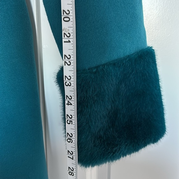 Beautiful long winter coat with fur collar & cuffs - Picture 7 of 10